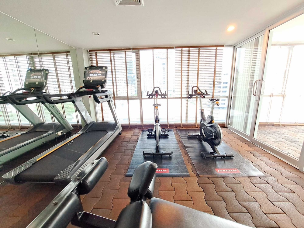 5A - 2 Bedroom Downtown Apartment With Shared Pool