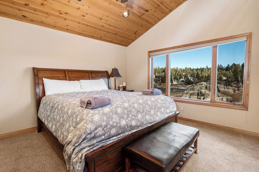 Boulder Cove Lakefront Estate