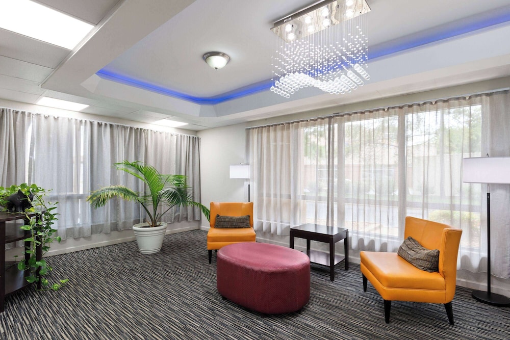 Days Inn by Wyndham Clarksville North view 2