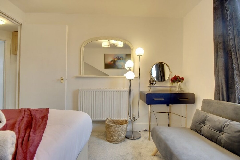 Top Floor Apartment in South Parade Pier
