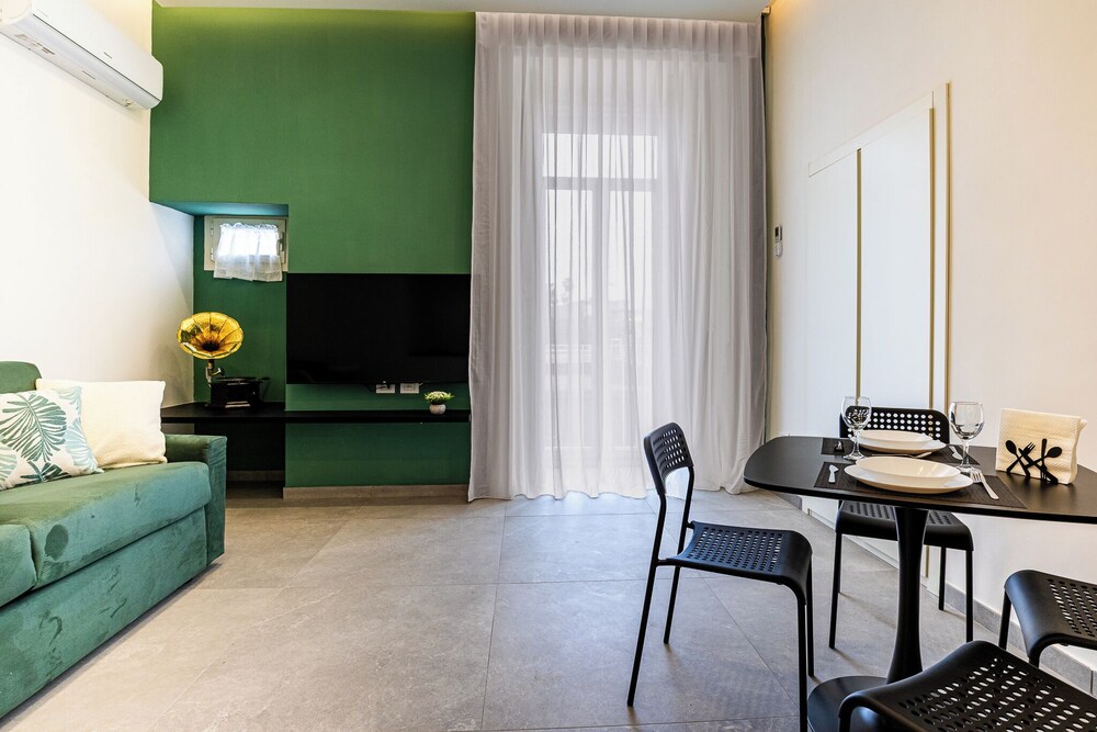 Alyde Apartments