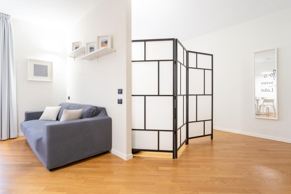 White Flat in Como City Center