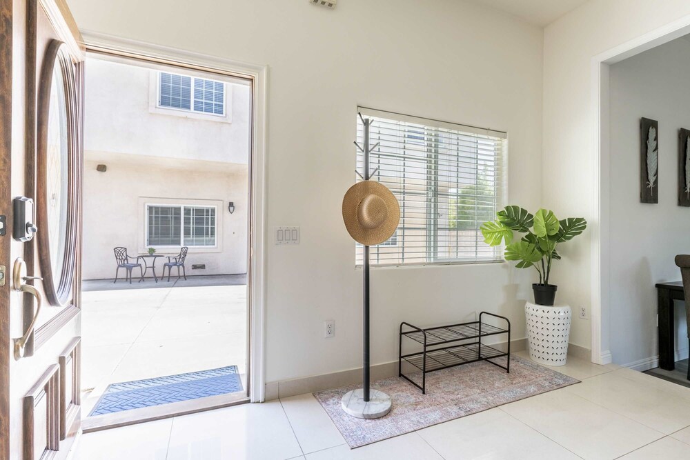 Elegant Retreat Modern Comforts, Prime Location
