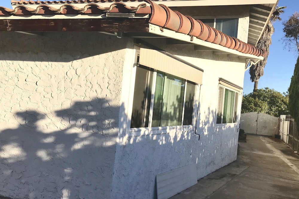 Entire 3 Bedrooms Guest House Close Beach Downtown view 5