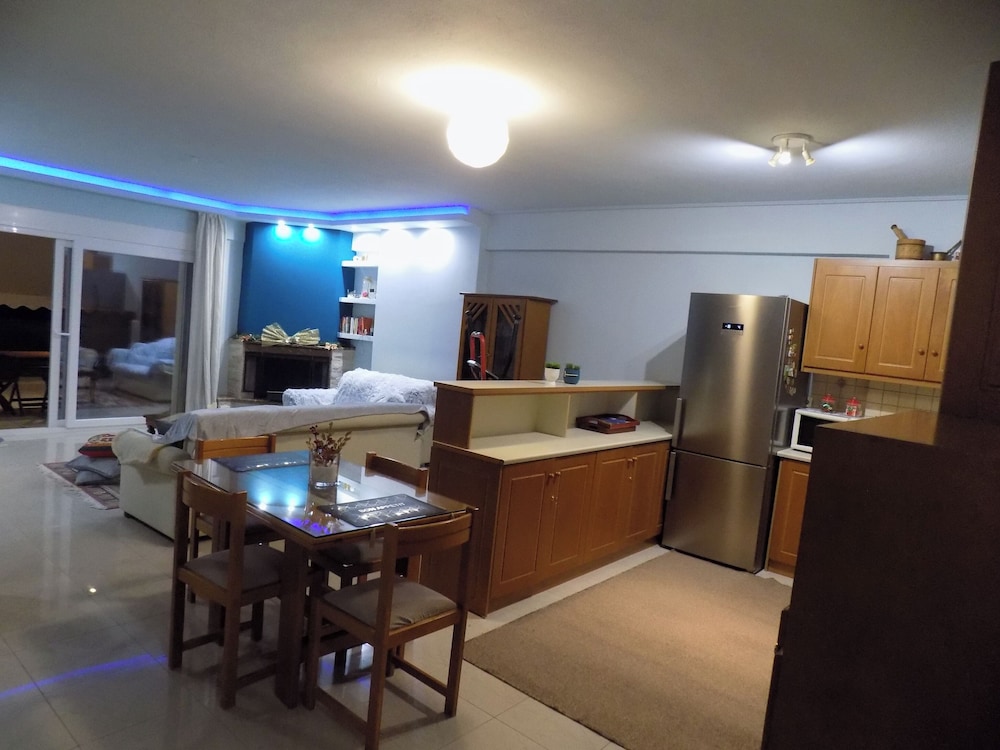 Natalys 2 Bd Gorgeous Apt in Volos