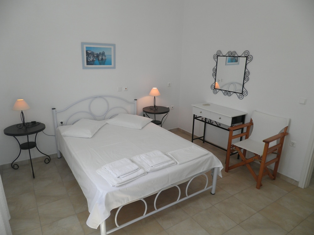 Kavalieros Studios - Property Image 28