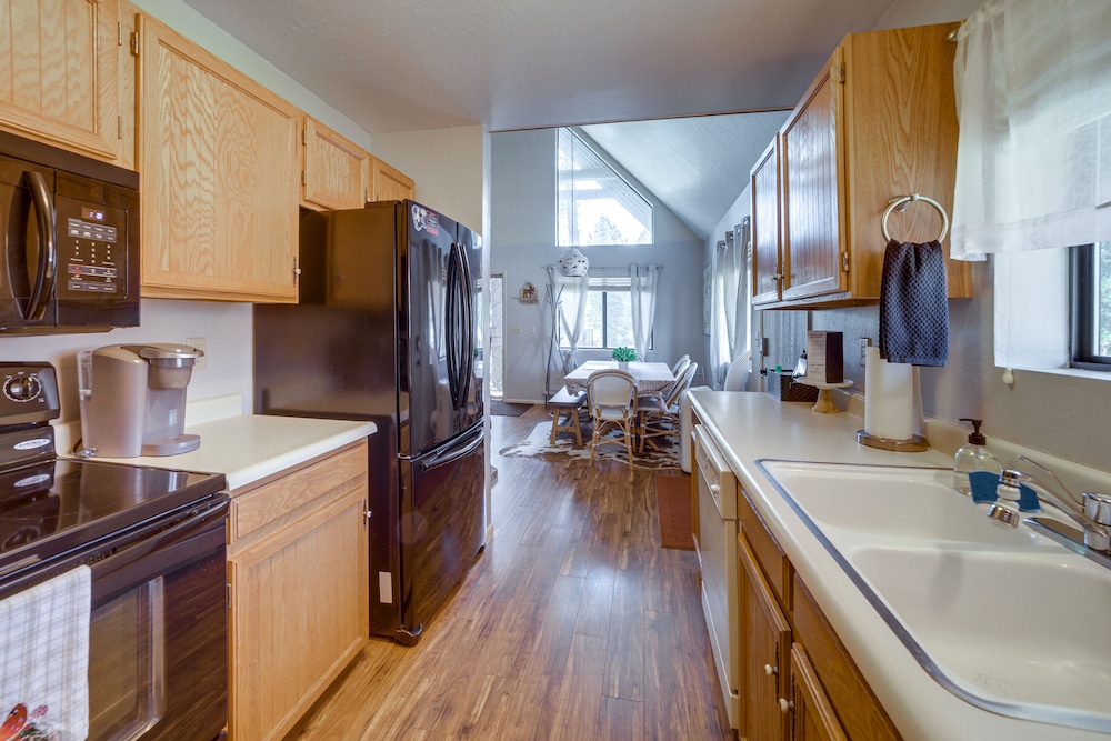 Near Hiking & Fishing: Munds Park Cabin w/ Deck