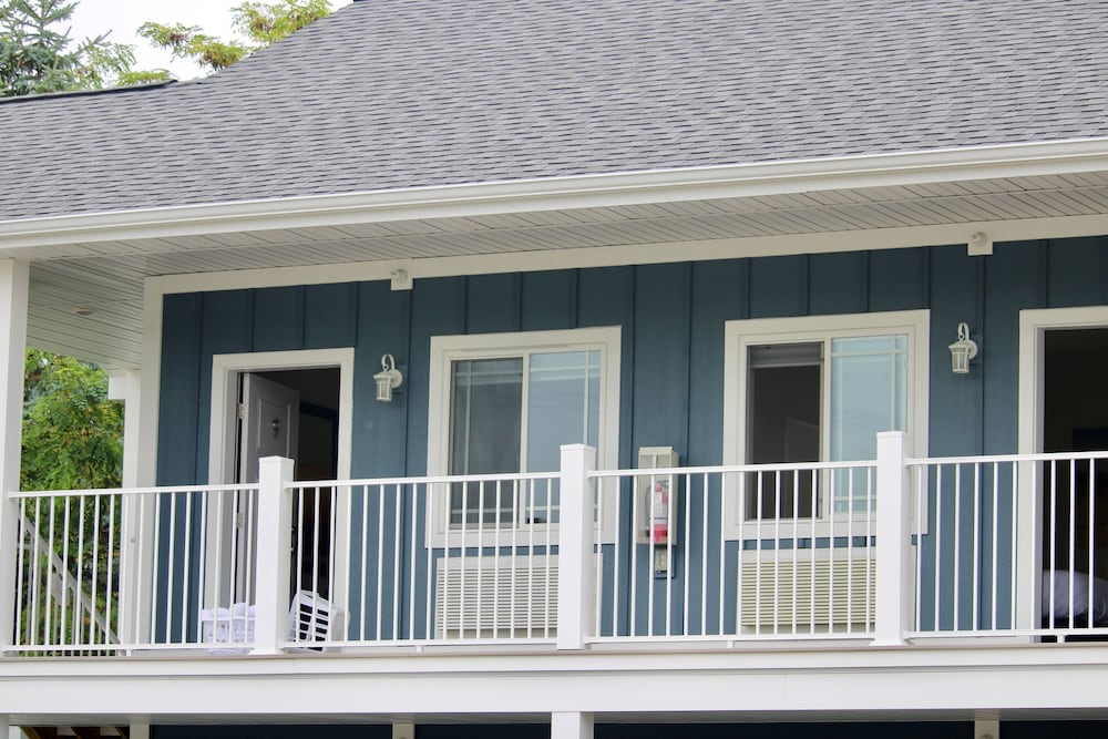 Empire Lakeshore Inn
