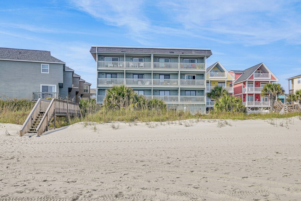 Oceanfront Condo w/ Pool Access in Surfside Beach!