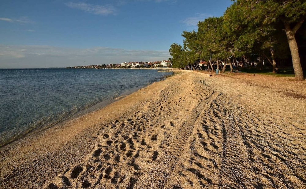 Anita Dikloclose To The Beach5 Persons view 5