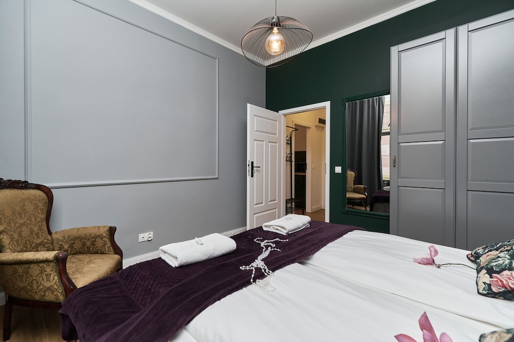 Stylish Apartments City Center Renters view 4
