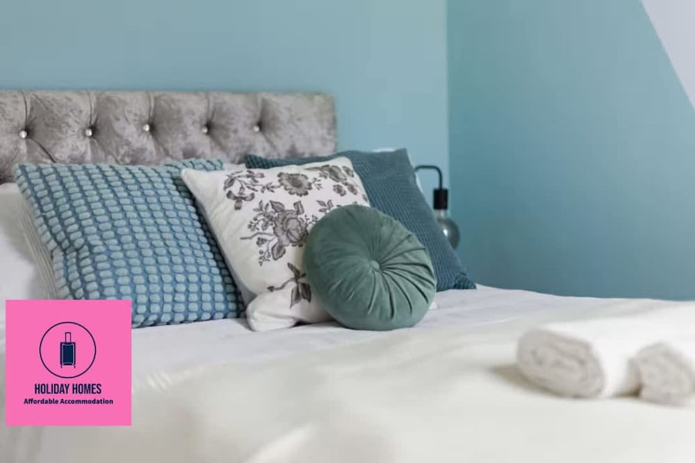 Large 4 Bed House - 4 Double Beds