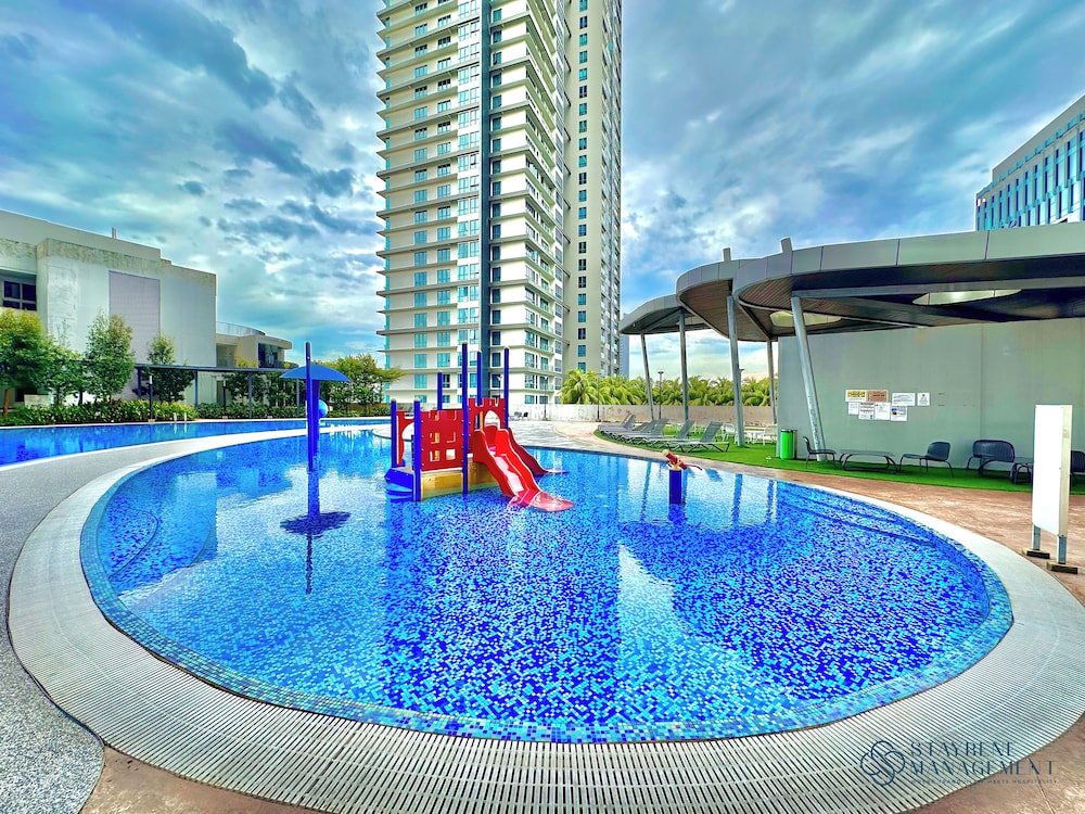 Encorp Marina Puteri Harbour by Stayrene