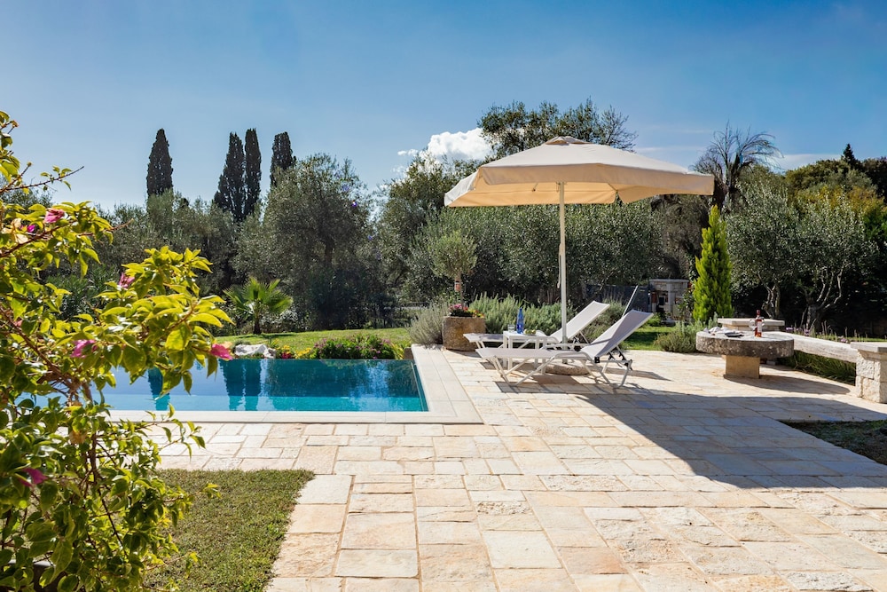 Mateo Stone Villa in Kato Korakiana