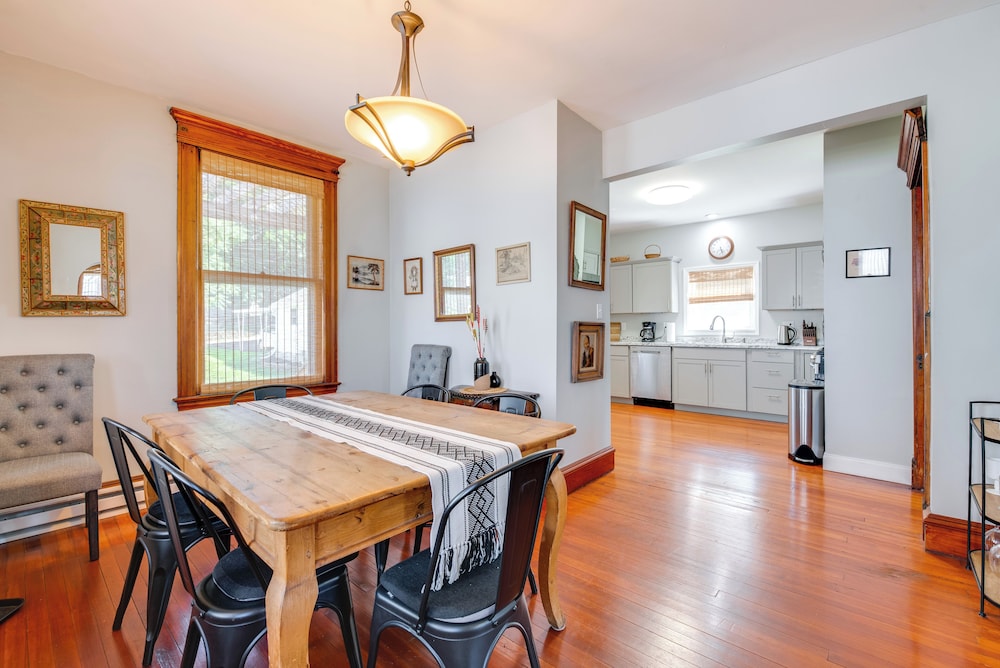 2 Mi to Steamtown Nhs: Family Home w/ Backyard!