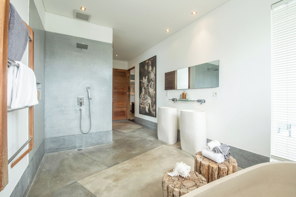 Niko2 · Marvelous 5 Bedroom Villa Close to Finns view 3