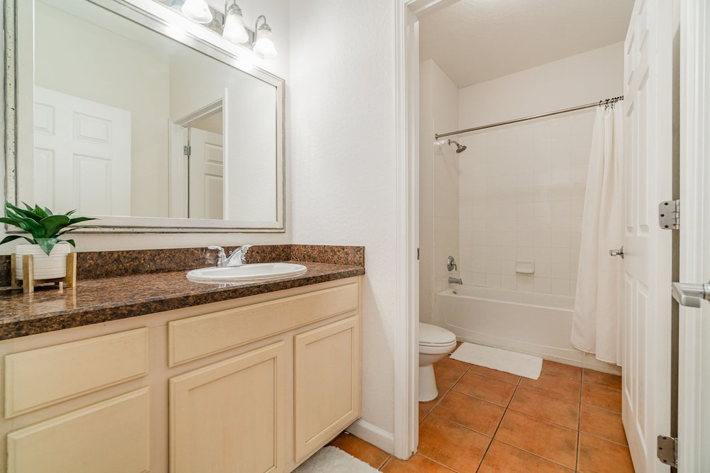 Upstay Modern 3BR Condo Pool Patio Near Disney
