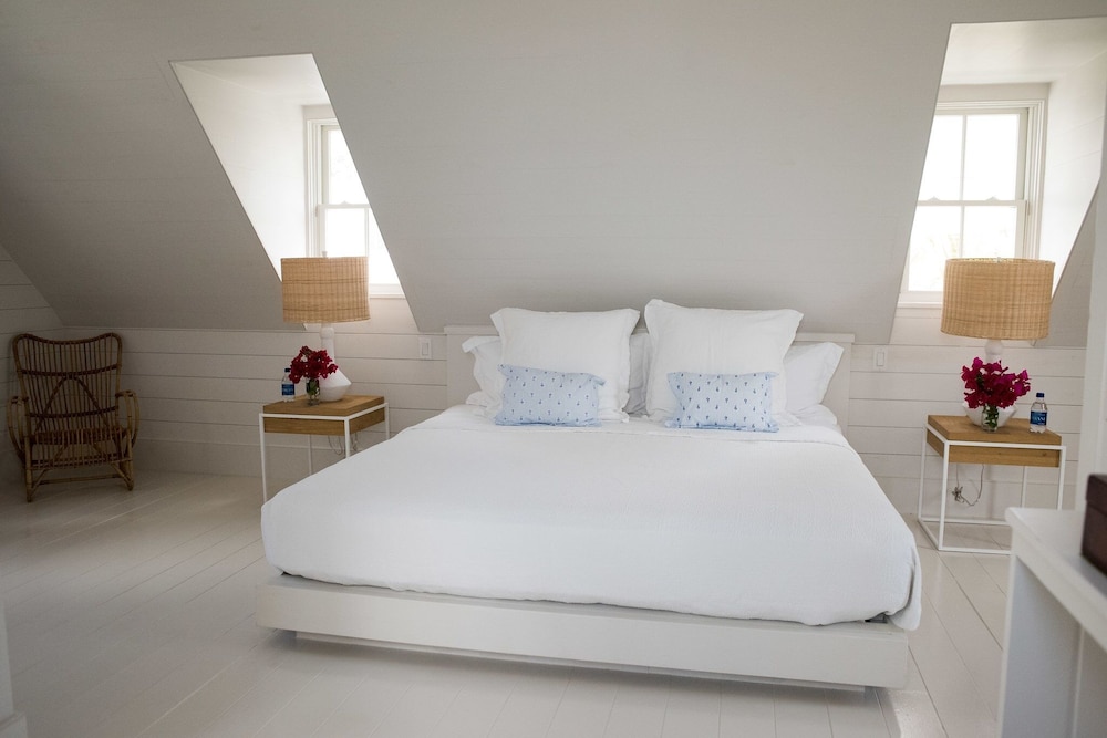 Conch Shell Harbour Island 5 Bedroom Home view 3