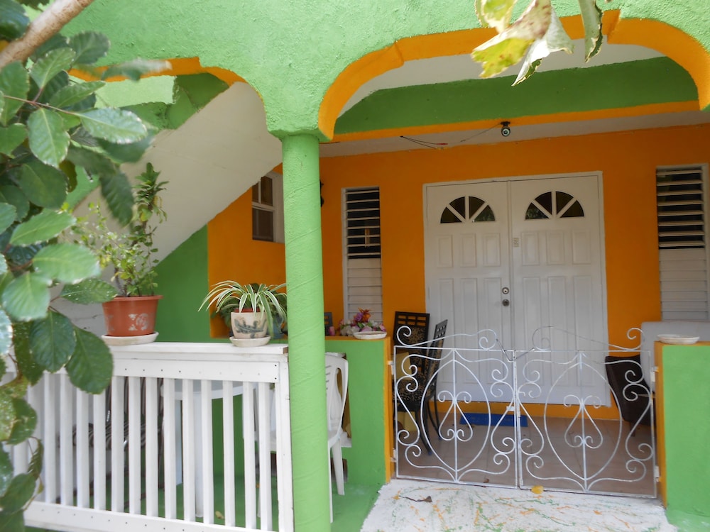 JO J'S Hostel