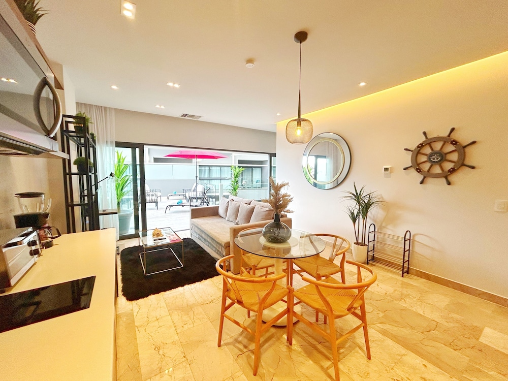 SINGULAR DREAM