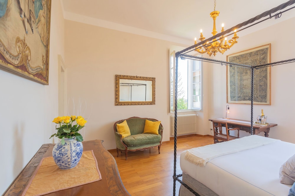 Luxury Apartments in Villa Cardinal Ciceri by Rent all Como