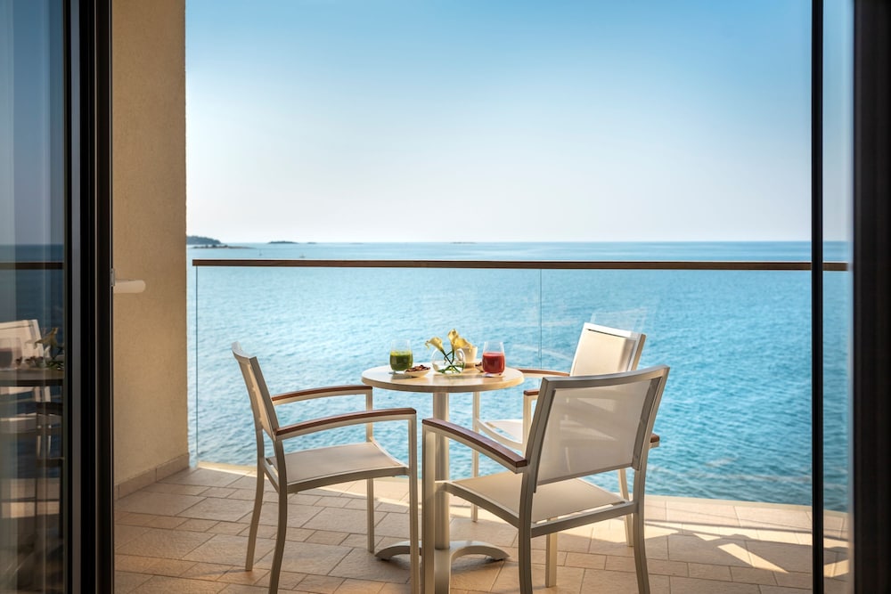 Isabella Island Hotel & Villas