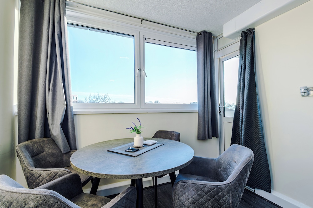 Modern 1 Bed - Close to City Centre