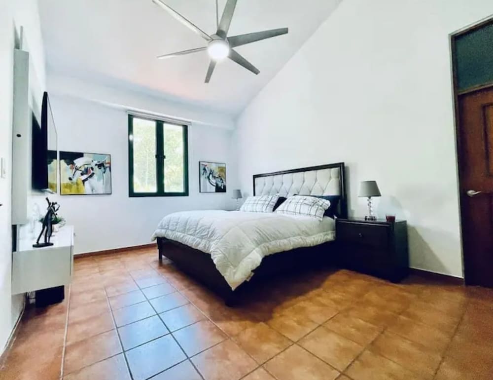 Golfside Villas - Property Image 8