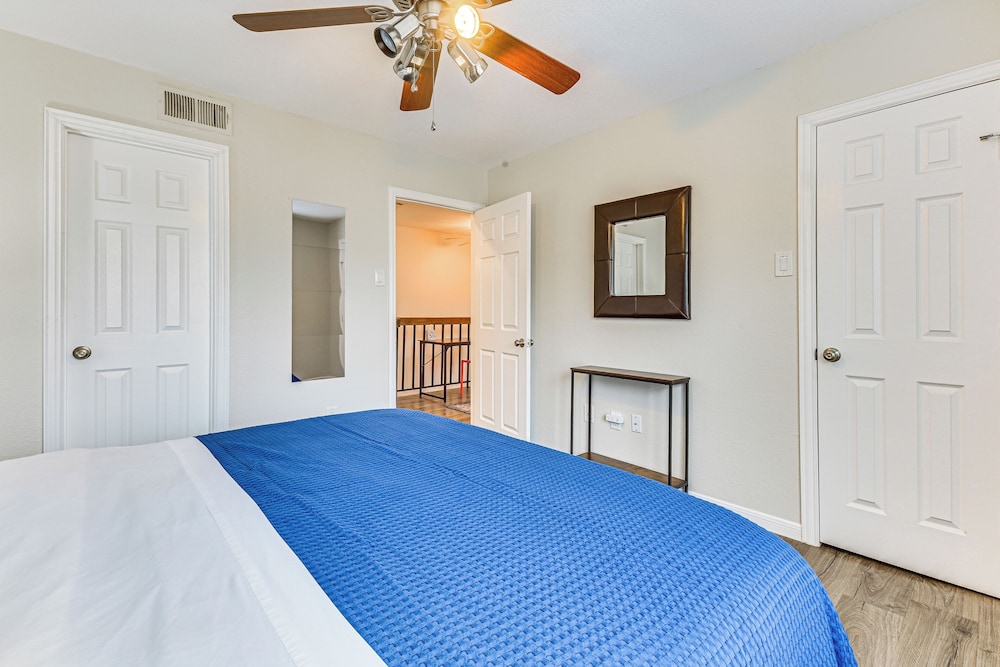 Cozy 2-story Condo Near Galleria in North Dallas!