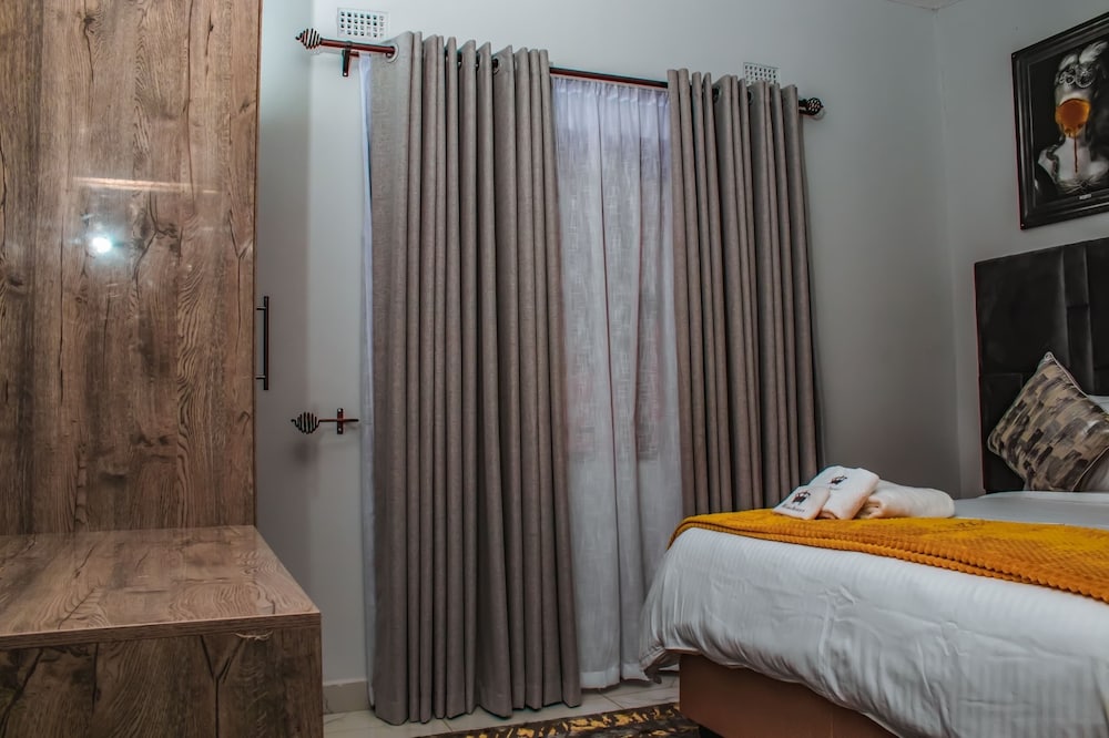 Luxury 2 Bed Self Catering Apartment in Masvingo view 2