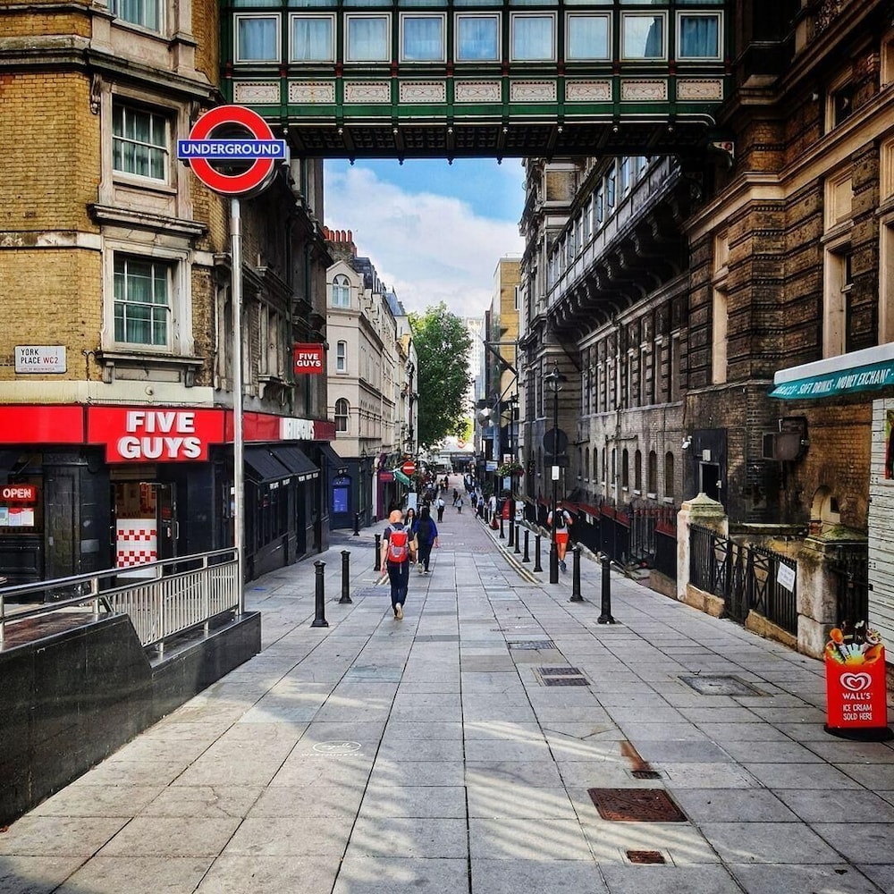 London Oasis - 2 Bedroom Apartment