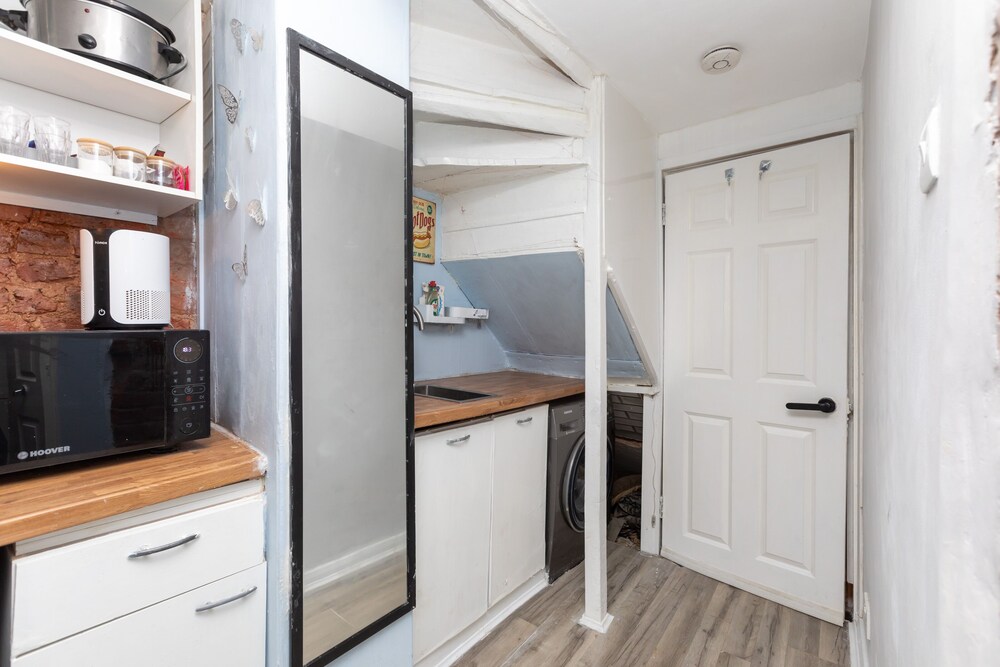Charming 1-bed Studio Annex,parking,kitchen,wifi