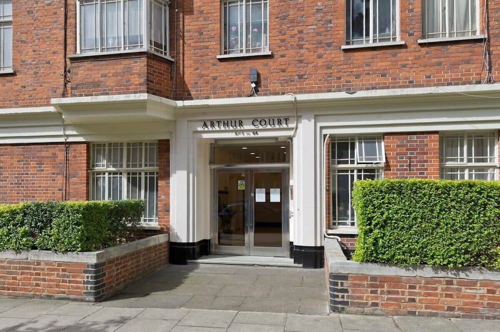 2 Bedroom Apartment - Bayswater