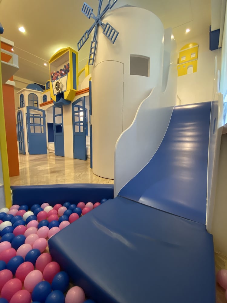 Fun Holiday Hostel