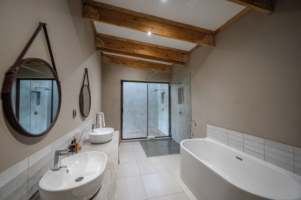 Bushbaby Valley Lodge