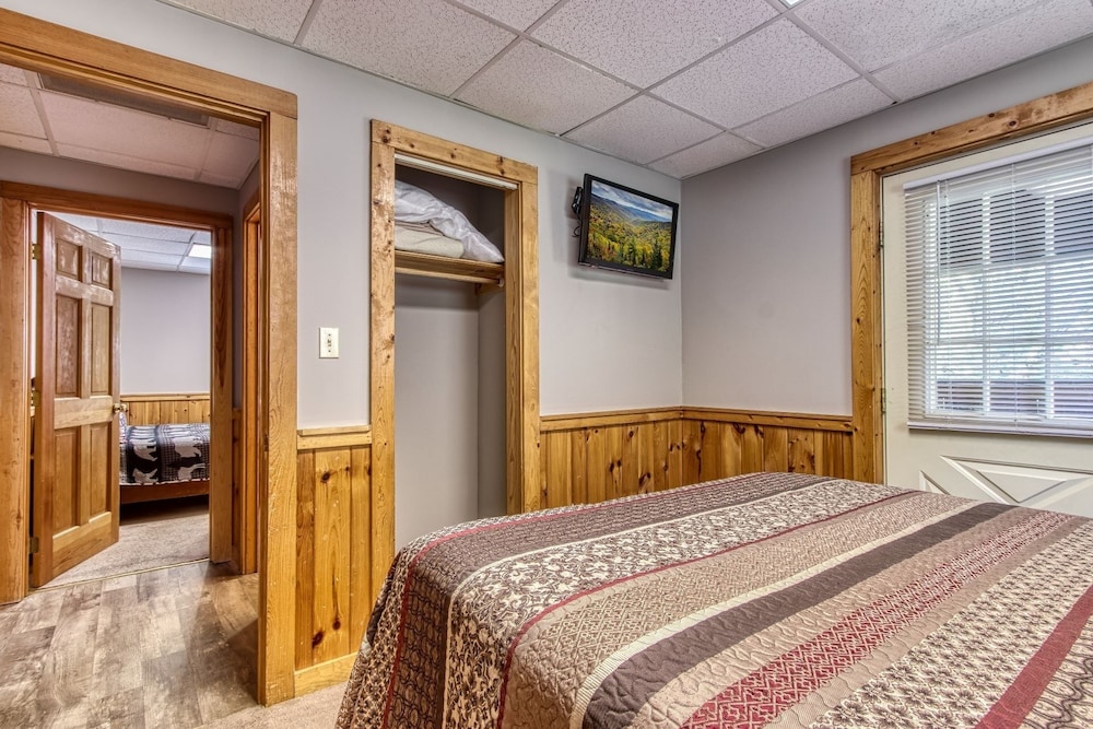 Er33 Ganma's Getaway Great Location, close To Town 4 Bedroom Cabin by RedAwning view 3