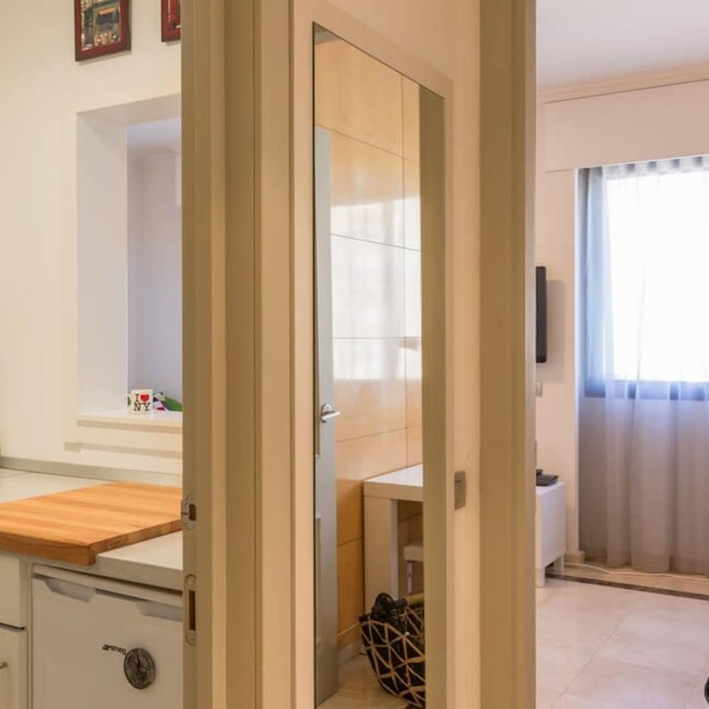 Engracia Square 1-bedroom Apartment in Chamber