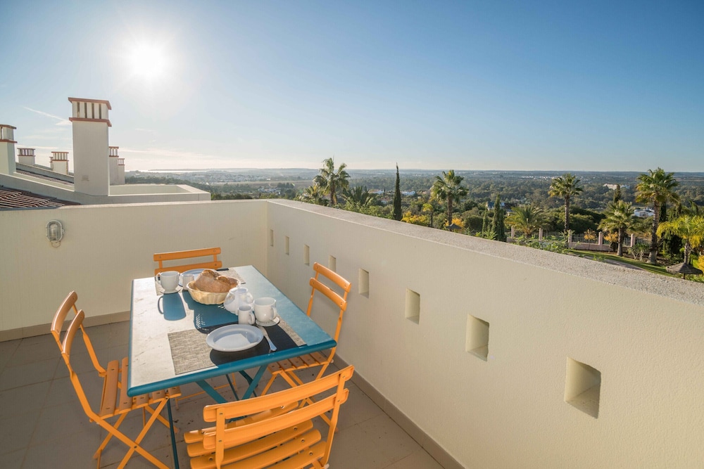 Portimão Elegant House by Homing