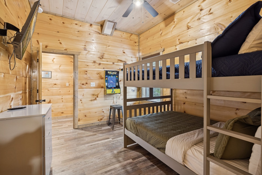 Smoky Blue Haven 3 Bedroom Cabin