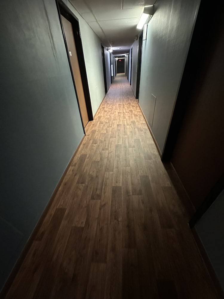 J-E Hotel & Suites view 2