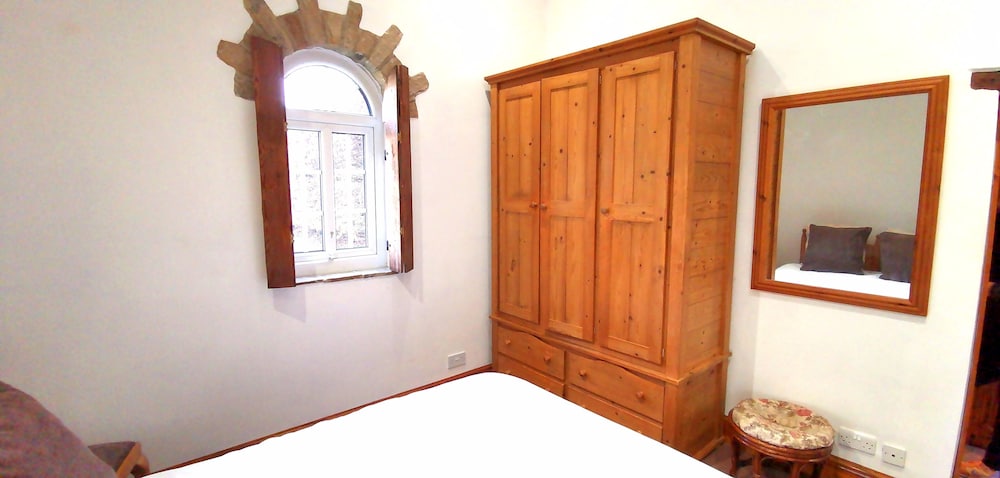 Country School Cottage near Harwood view 4