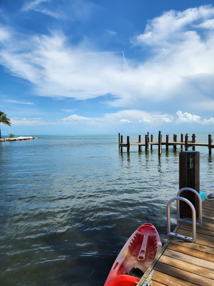 8 Waterfront 4 Bed 3 Bath Pool Home w Free Dock view 5