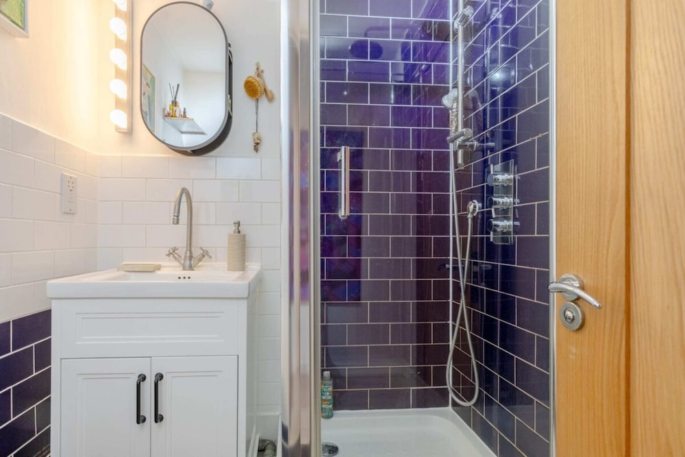 Stunning 1BD Flat w/ Garden Area, Kentish Town!