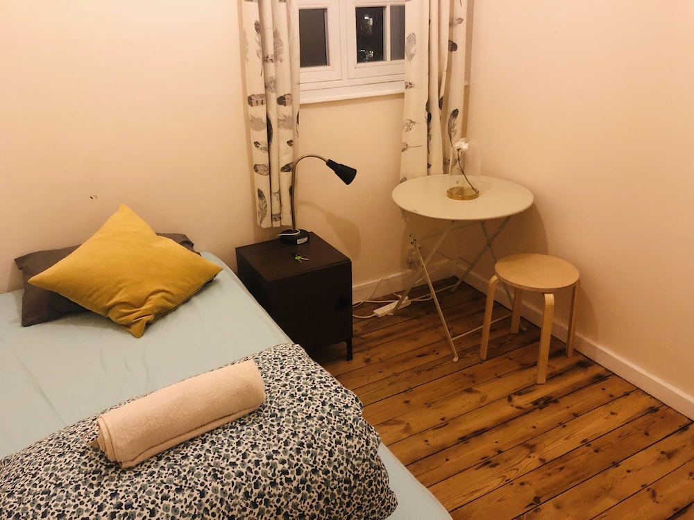 3bed apartment next to eurostar station