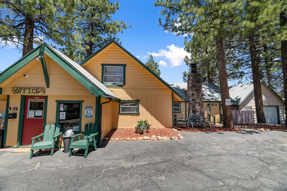 Hotel Big Bear Lakefront Lodge - Image 1