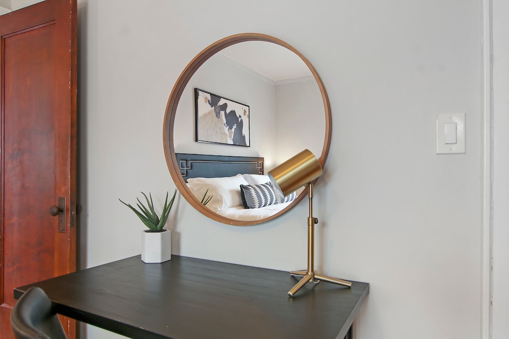Prime 1BR Apt - Cullom F2