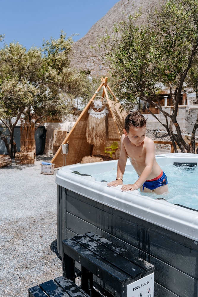 Rock Villas - Emporio | Pool, Jacuzzi, Castle View