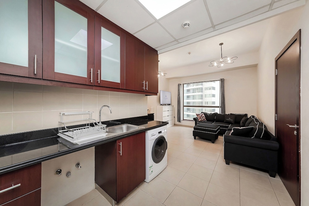 Excellent 1bdr at Bahar 6