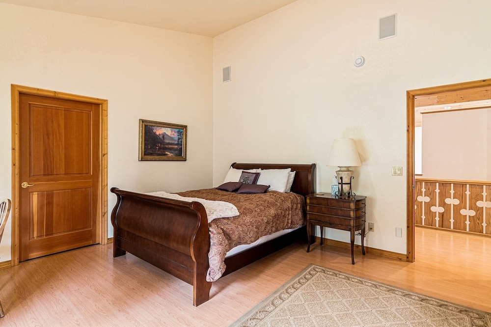 H7 at Hope Mountain -- 6-Bedroom Retreat Home at Allenspark Colorado 6 Home by RedAwning - Property Image 31