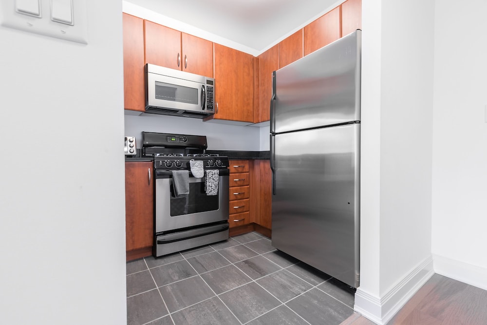 Beautiful 1 Bed Fully Furnished Apartment